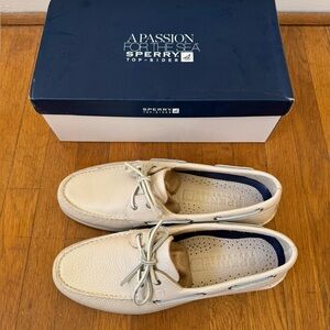 New with box Sperry topsiders